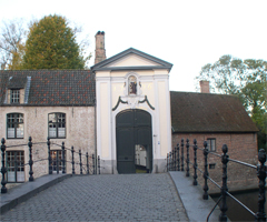 オランダやベルギーに残るベギン会修道院のうち、フランドル地方の計13件がまとめてユネスコの世界遺産に登録されました。