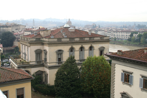 フィレンツェの街並み。街の中央をアルノ川がゆったりと流れます。